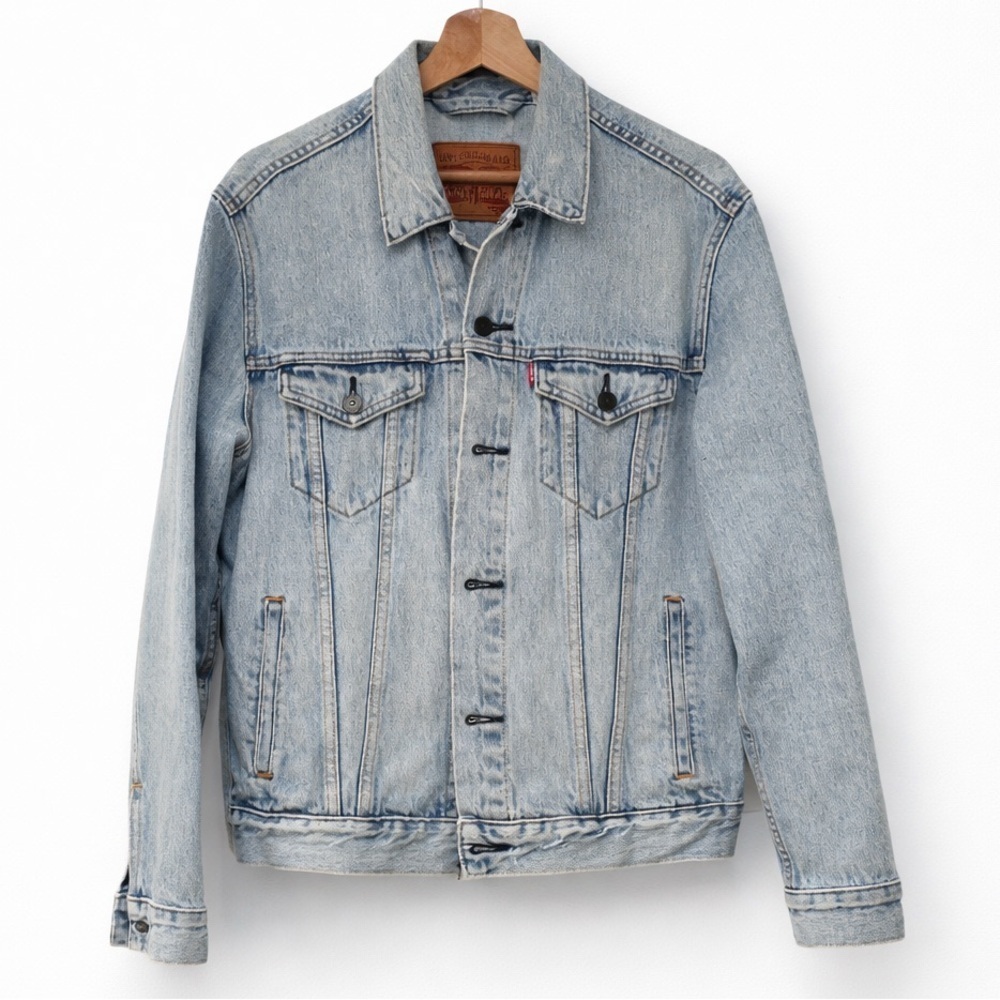 Levi’s Light Wash Trucker Jacket Men’s M Classic Denim Vintage Style